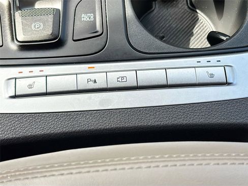 Used 2025 Kia Carnival FWD image 21