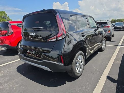 Certified 2025 Kia Soul LX w/ LX Technology Package FWD image 15