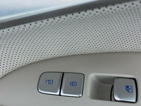 Used 2025 Genesis G70 2.5T w/ Sport Prestige Package image 29