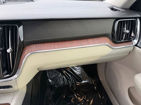 Used 2019 Volvo S60 T6 Inscription image 19