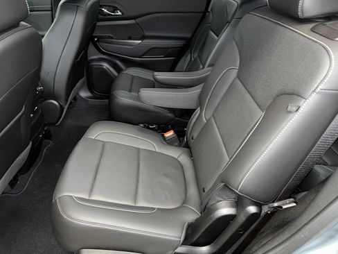 Certified 2023 GMC Acadia SLT w/ Preferred Package image 21