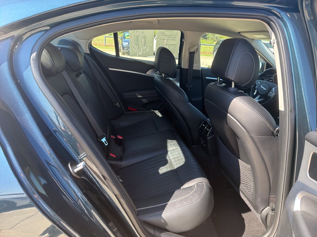 Used 2022 Genesis G70 3.3T RWD image 10
