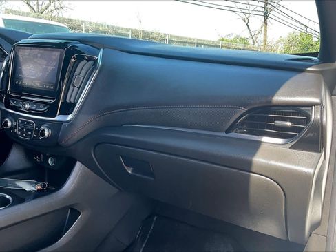 Used 2023 Chevrolet Traverse RS image 18
