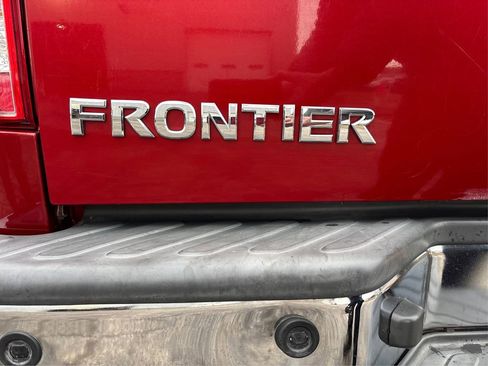 Used 2015 Nissan Frontier SL image 14