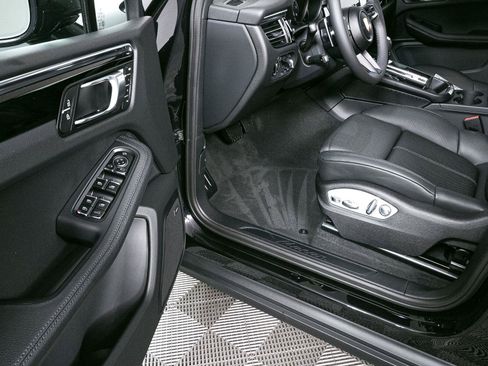 New 2026 Porsche Macan Turbo AWD/4WD image 8