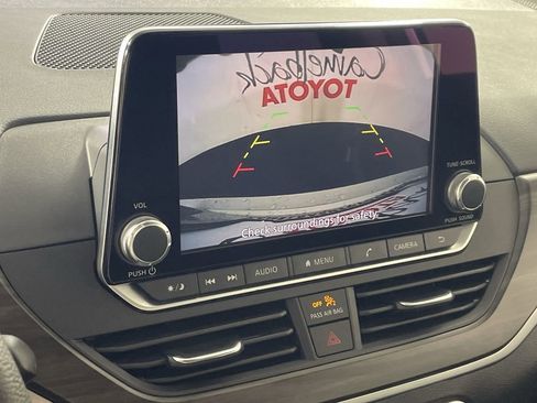 Used 2024 Nissan Altima 2.5 SV image 16