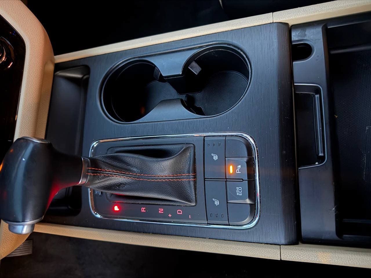 Used 2018 Kia Sedona LX FWD image 24