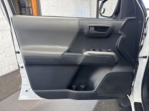 Certified 2017 Toyota Tacoma SR5 image 35