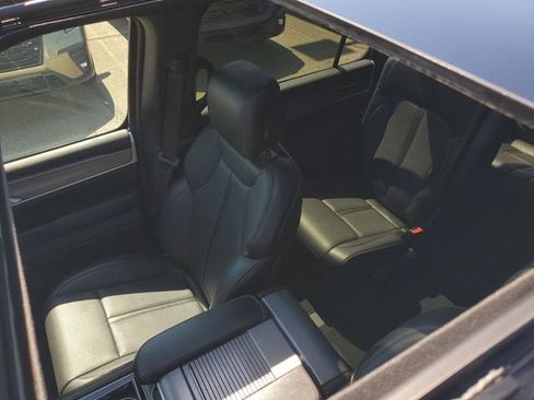 Certified 2025 Jeep Wagoneer Series II w/ Premium Group I AWD/4WD image 37