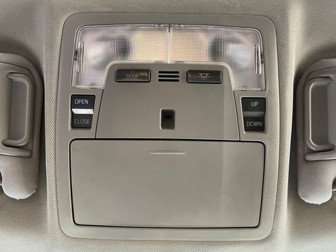 Used 2016 Toyota Camry XSE image 29