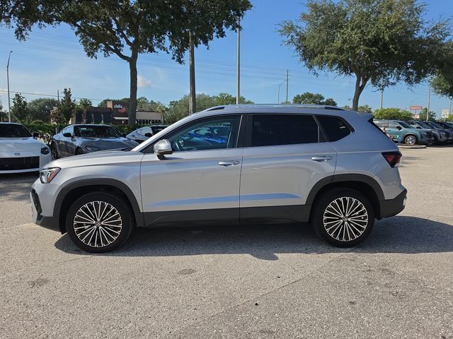 Used 2025 Volkswagen Taos SE FWD image 5