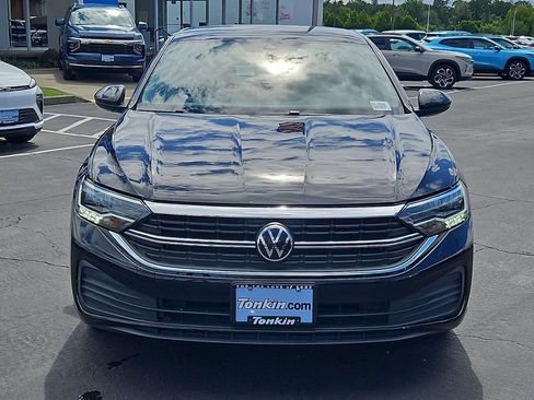 Used 2024 Volkswagen Jetta SE FWD image 9