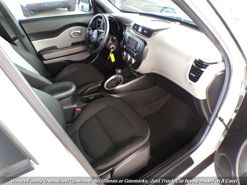 Used 2015 Kia Soul + image 29