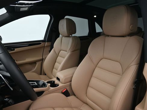 New 2026 Porsche Macan Turbo image 5