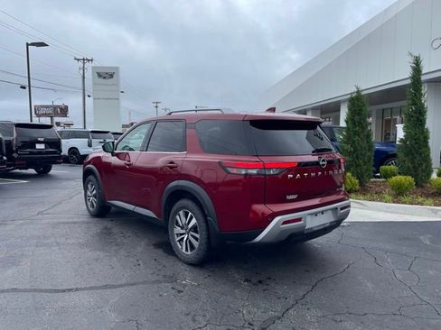Used 2022 Nissan Pathfinder SL AWD/4WD image 7