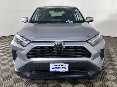 Used 2024 Toyota RAV4 LE AWD/4WD image 8