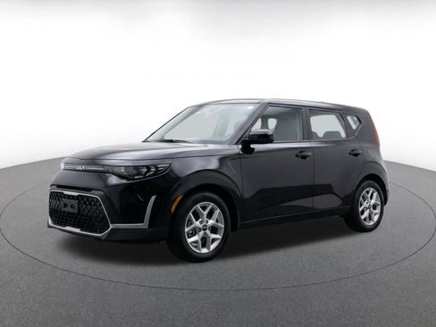 Used 2025 Kia Soul LX w/ LX Technology Package FWD image 3