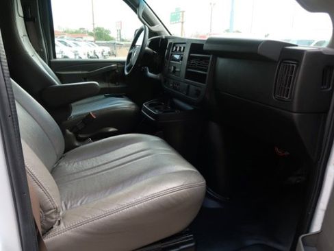 Used 2017 Chevrolet Express 3500 LS RWD image 9