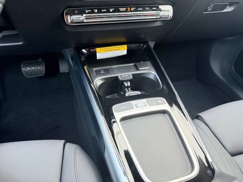 New 2026 Mercedes-Benz GLB 250 image 28