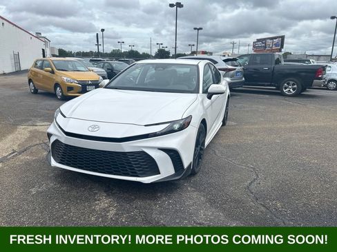 Used 2025 Toyota Camry SE FWD image 7