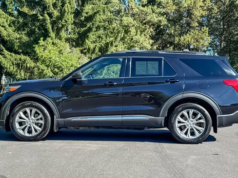 Used 2023 Ford Explorer XLT w/ Equipment Group 202A AWD/4WD image 8