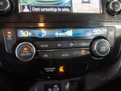 Used 2020 Nissan Rogue SV w/ Premium Package image 31