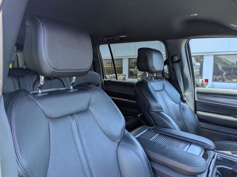 Used 2024 Jeep Wagoneer L Series III w/ Flexible Seating Group AWD/4WD image 19