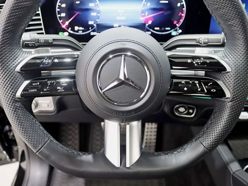 Used 2024 Mercedes-Benz GLS 580 4MATIC image 15