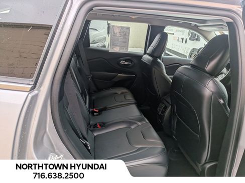 Used 2021 Jeep Cherokee Limited image 40