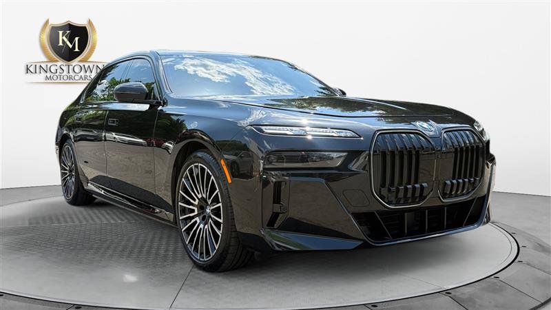 Used 2025 BMW 750e xDrive w/ Executive Package AWD/4WD image 7