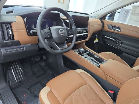 New 2026 Nissan Pathfinder Platinum image 17