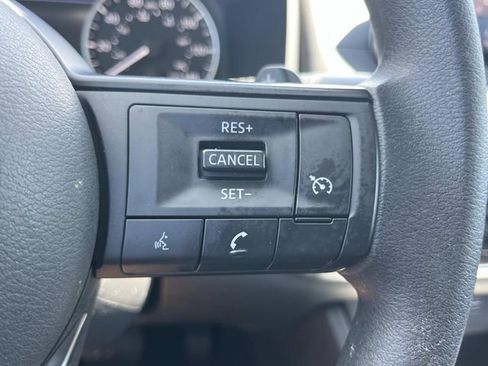 Used 2023 Nissan Rogue S AWD/4WD image 30