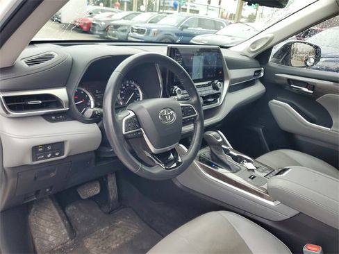 Used 2022 Toyota Highlander Platinum image 14