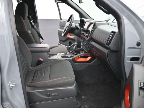 Used 2025 Nissan Frontier PRO-4X w/ Pro Convenience Package image 13