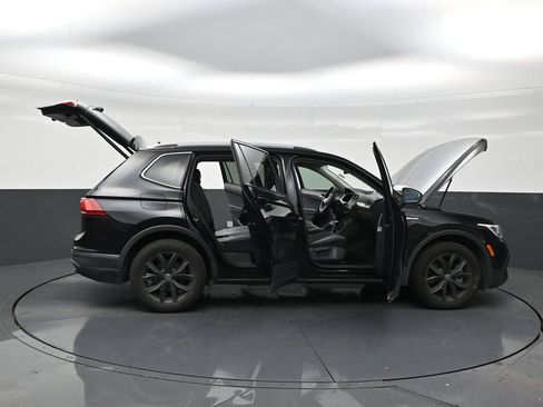 Used 2024 Volkswagen Tiguan SE FWD image 29