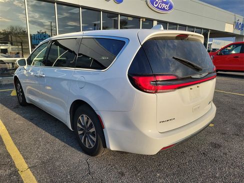 Used 2022 Chrysler Pacifica Touring-L image 5