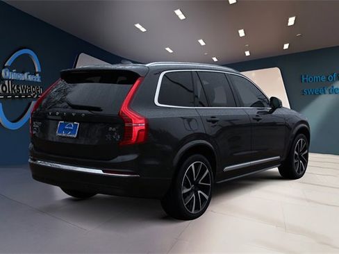 Used 2023 Volvo XC90 B6 Plus image 5