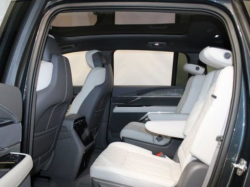New 2025 Cadillac Escalade IQ Luxury 1 AWD/4WD image 9