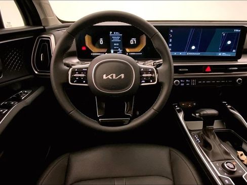 Used 2025 Kia Sorento S AWD/4WD image 4