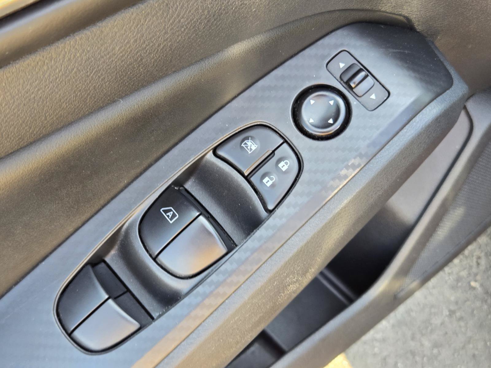 Used 2025 Nissan Altima 2.5 SV FWD image 15