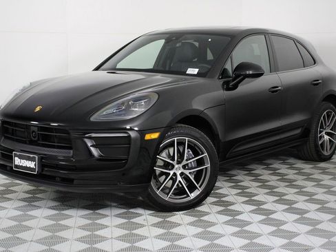 Certified 2025 Porsche Macan image 1