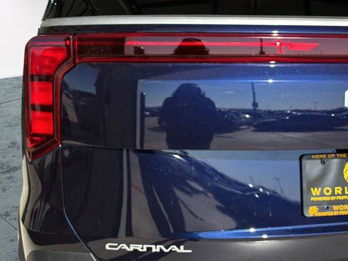 New 2026 Kia Carnival EX FWD image 41