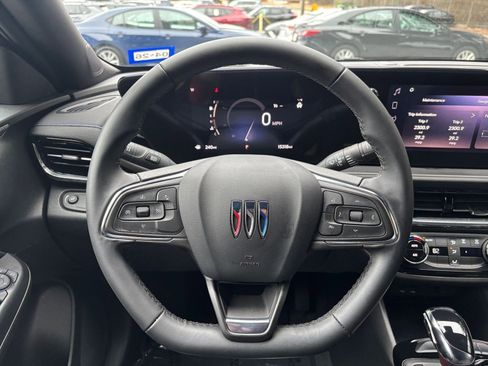 Used 2025 Buick Envista Sport Touring image 34