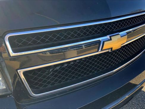 Used 2013 Chevrolet Suburban LS image 28