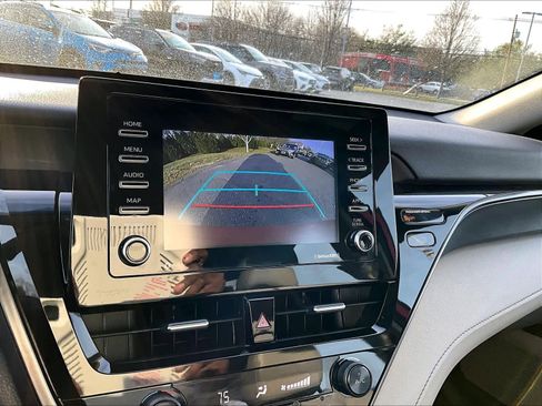 Used 2021 Toyota Camry SE image 19