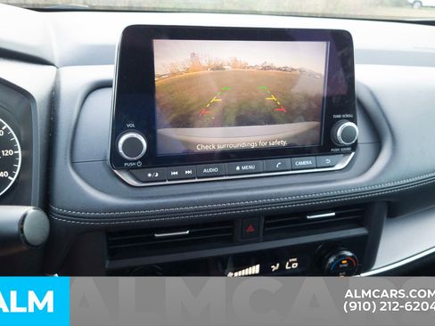 Used 2024 Nissan Rogue SV image 9