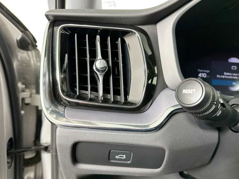 Used 2025 Volvo S60 B5 Core image 10