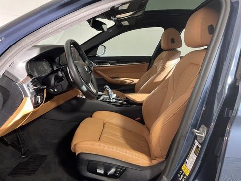 Used 2023 BMW 530i xDrive 530i xDrive w/ Premium Package image 11