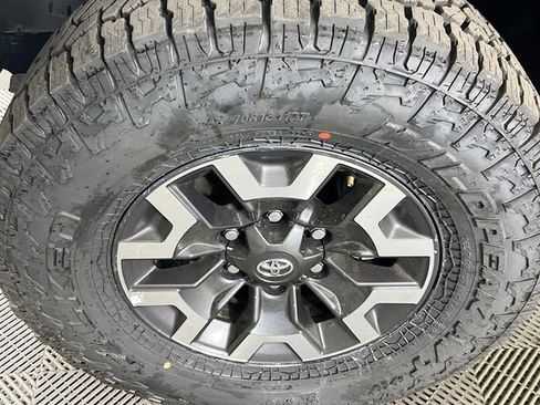 Used 2023 Toyota Tacoma TRD Off-Road image 30