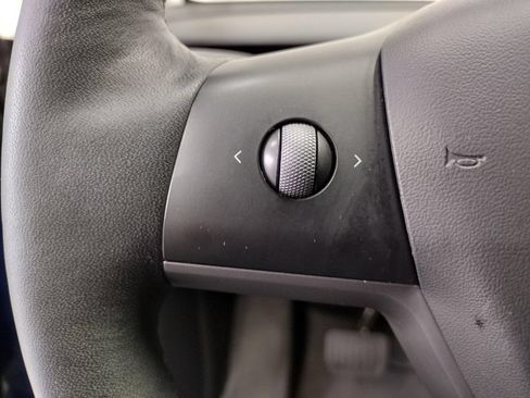 Used 2021 Tesla Model Y Long Range AWD/4WD image 27